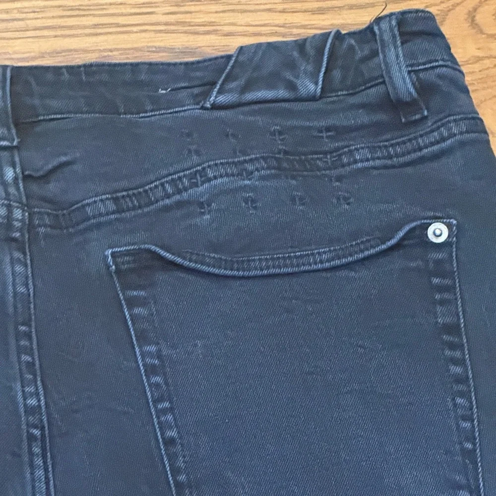 Ksubi. Chitch Dusk Black Raw Hem CroppedJeans. Size 36. 26 inseam.